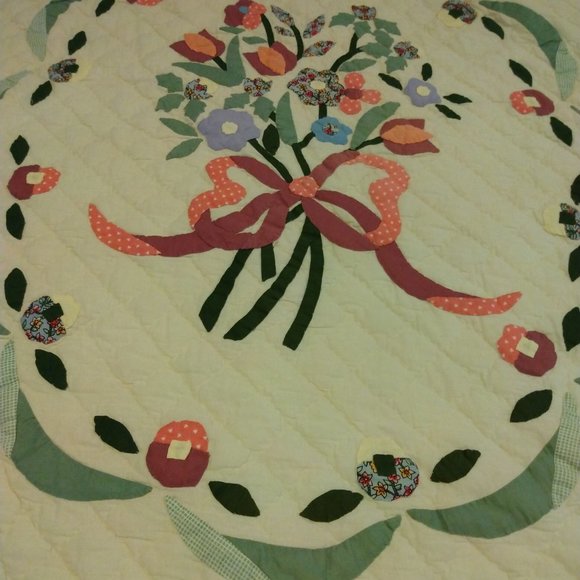 VINTAGE HAND SEWN APPLIQUE QUILTED QUILT FLOWER BOUQUET REVERSIBLE 87" x 91" - Picture 3 of 10